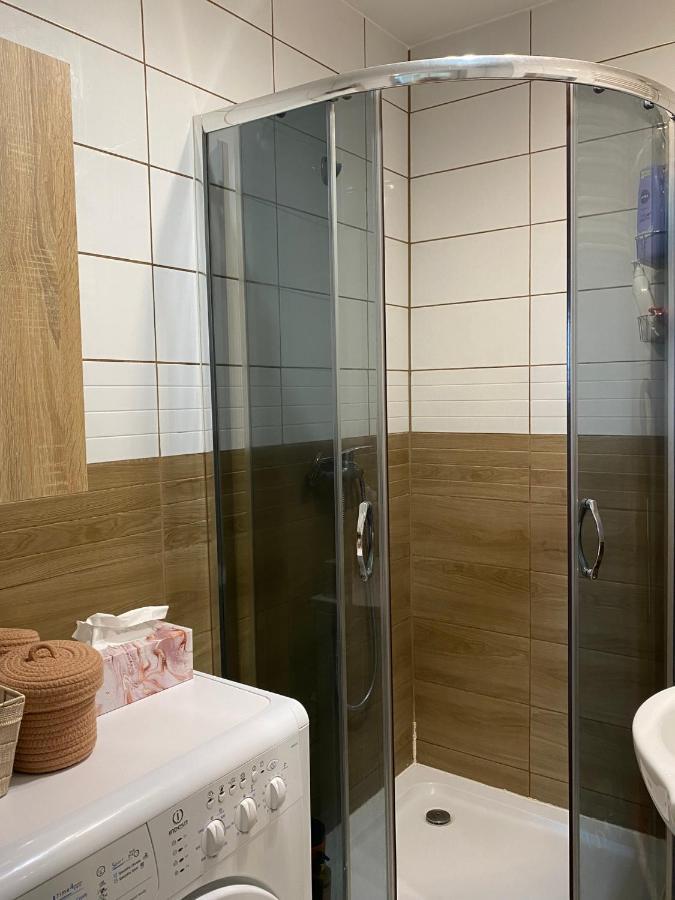 M&B Pokoj Przy Rondzie Daszynskiego Warschau Buitenkant foto